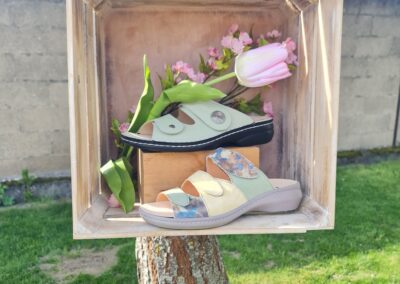 Pastell-grüne Pantoffel von Finn Comfort und Think