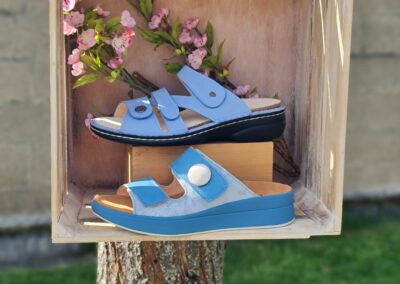 Hellblaue Pantoffel von Finn Comfort und Think