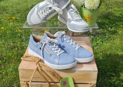 Blaue Hartjes Sneaker und Helle Sneaker von Semler